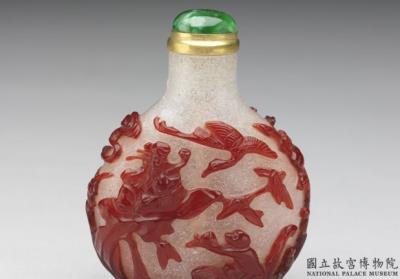 图片[2]-Red-on-snowing-white glass overlay snuff bottle with a design of the immortals, Qing dynasty, 18th-19th century-China Archive